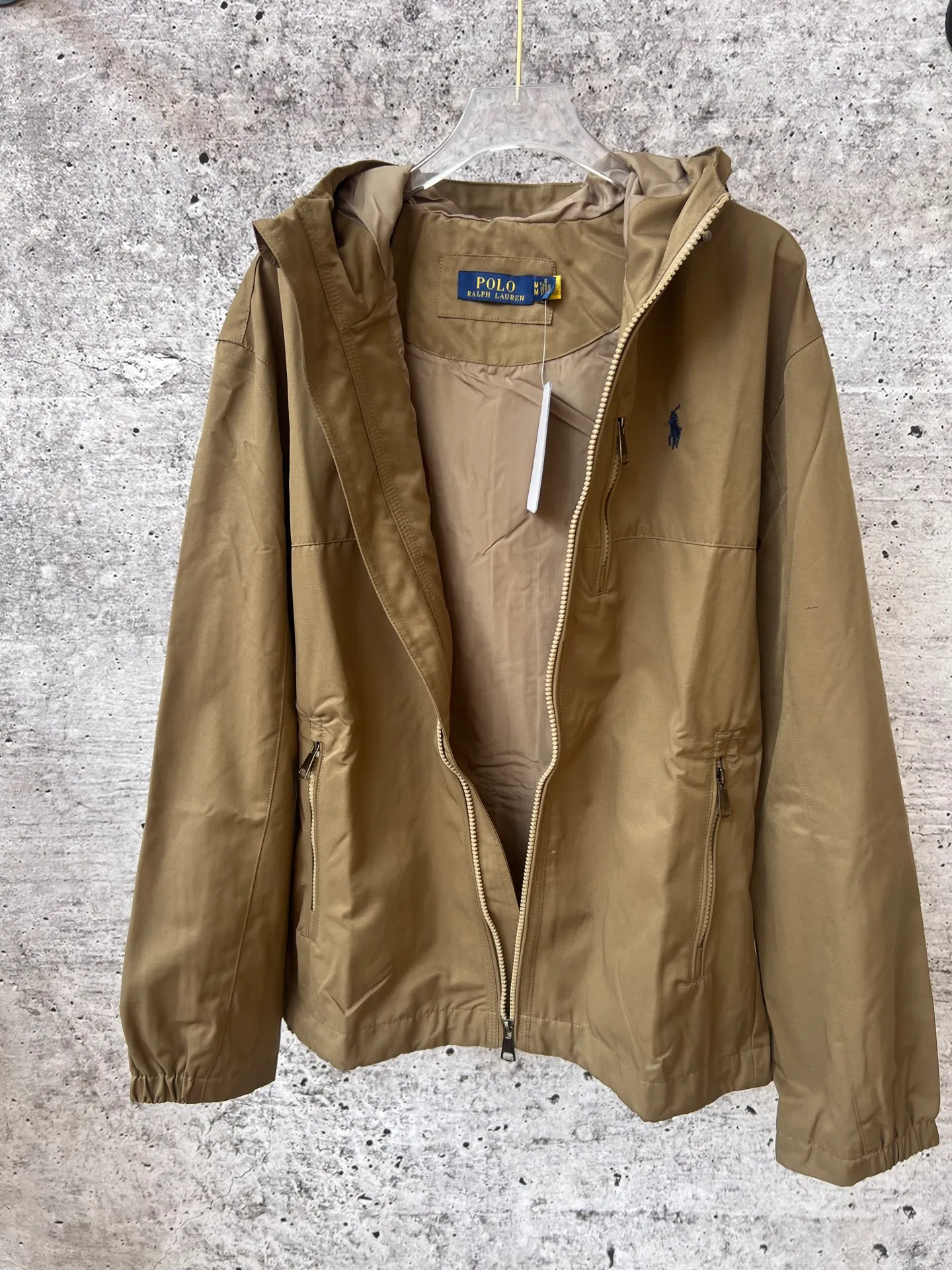 P410 Ralph Lauren autumn unisex hard shell jacket, a must-have item in autumn, the fabric is wear-resistant and waterproof, fitted version, adjustable drawstring multi-functional zipper pockets, functional and fashionable